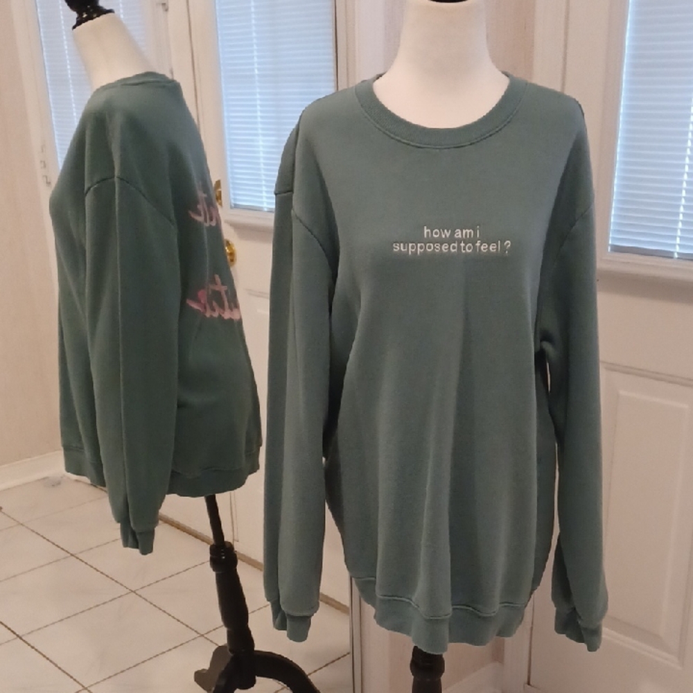 4/$80 Green Sweatshirt with Text Print - Size Large